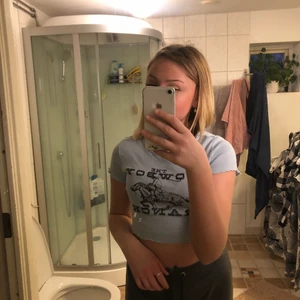 Inget  - T-shirt från H&M~ storlek xs~ pris 20kr~ köparen står för frakten~