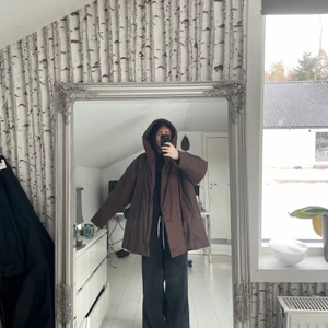 Extremt skön oversized vinterjacka! - Perfekt skick!! Jag på bilden är 180 cm