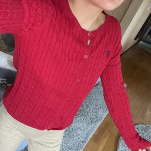 Röd kofta  - Stickad kofta, kliar inte, röd 