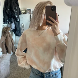 Vit rosa tröja - Vit rosa tröja i nyskick, använd en gång