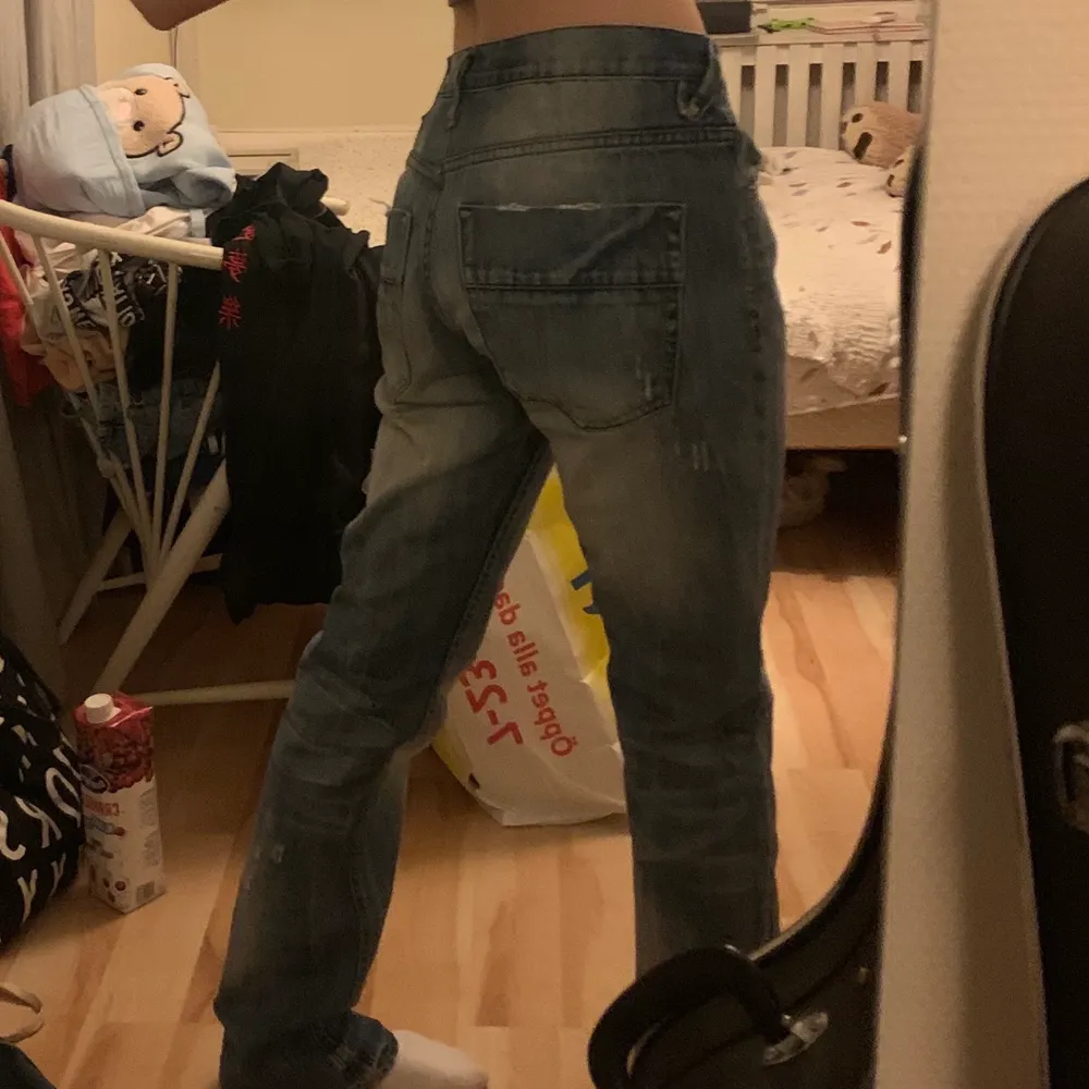 Fett cola jeans som inte kommer till användning! De är lite långa på mig som är 167cm.. Jeans & Byxor.