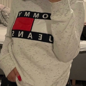 Tommy hilfiger - Storlek S. Använd 2 gånger, den är i nytt skick. Äkta och super skön🥰