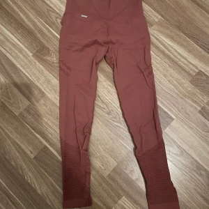 Aim’n träningstights  - Aldrig använda då dom är för små. Är i Strl S