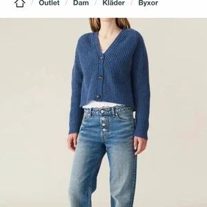 Jeans ganni storlek 30  - Slutsålda jeans från ganni i storlek 30! tar emot bud, kan mötas i Sthlm eller skicka. Aldrig använda 
