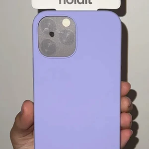 Mobilskal  - Ett helt oanvänt mobil skal. Färg- Lila. Till för IPhone 12 pro