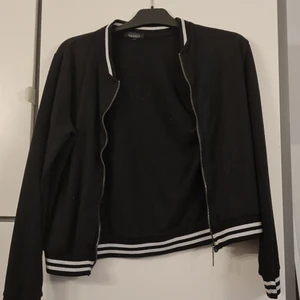 Kofta - Kofta utan luva. För liten för mig.