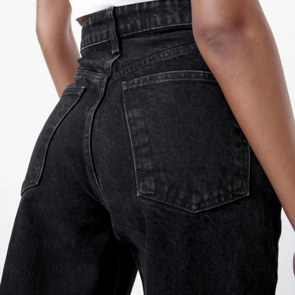 ”Jeans Wide Leg Full Length” från Zara. Helt oanvända med lappar kvar.. Jeans & Byxor.