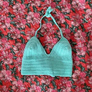 Virkad topp - Så fin virkad topp som jag har gjort själv. Går att reglera i ryggen och nacken så passar flera storlekar men passar nog bäst för B-C kupa.