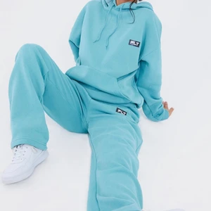 Pretty little thing tracksuit - helt nya, säljer pga fel storlek