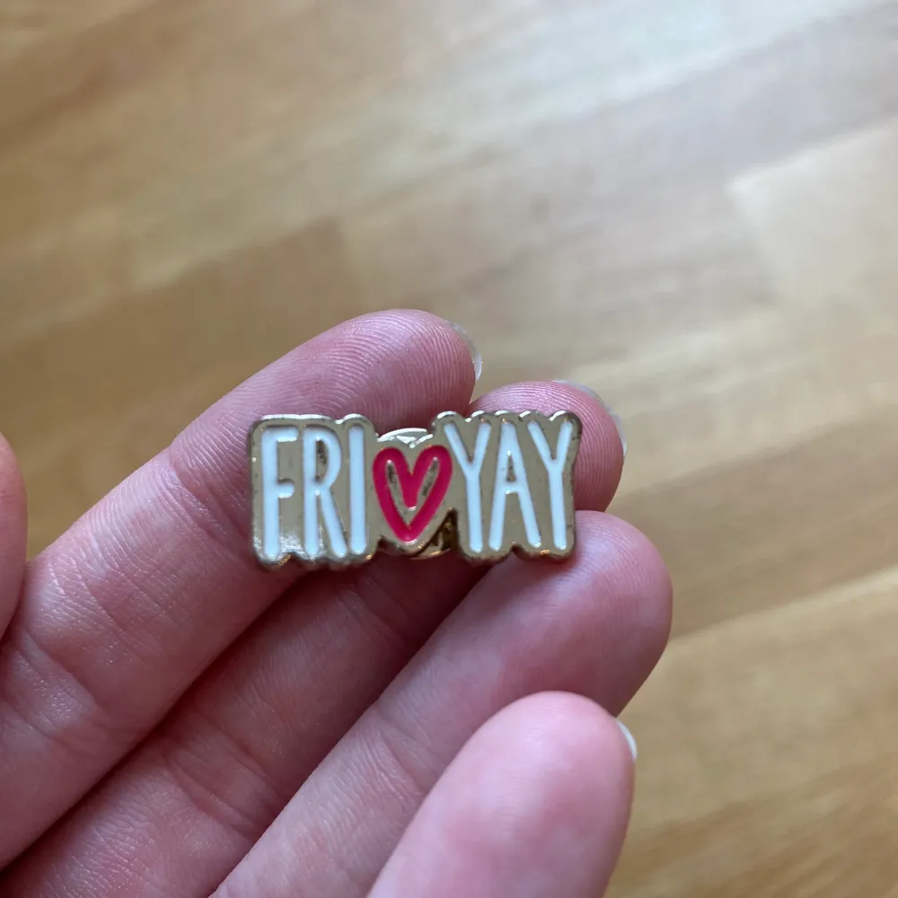 Friday Enamel Pin. Slightly tarnished on the back as seen in pictures. . Accessoarer.