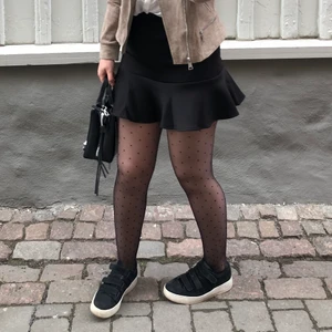 Svart kjol  - Säljer en svart kjol från Vero Moda 50kr plus frakt💘