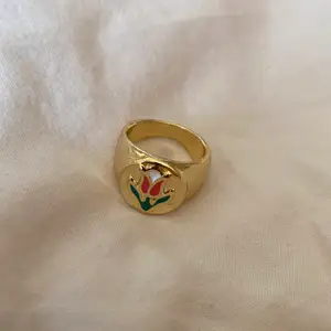 Super söt ring som inte ska rosta💚 Den är ungefär storlek S💕GRATIS FRAKT
