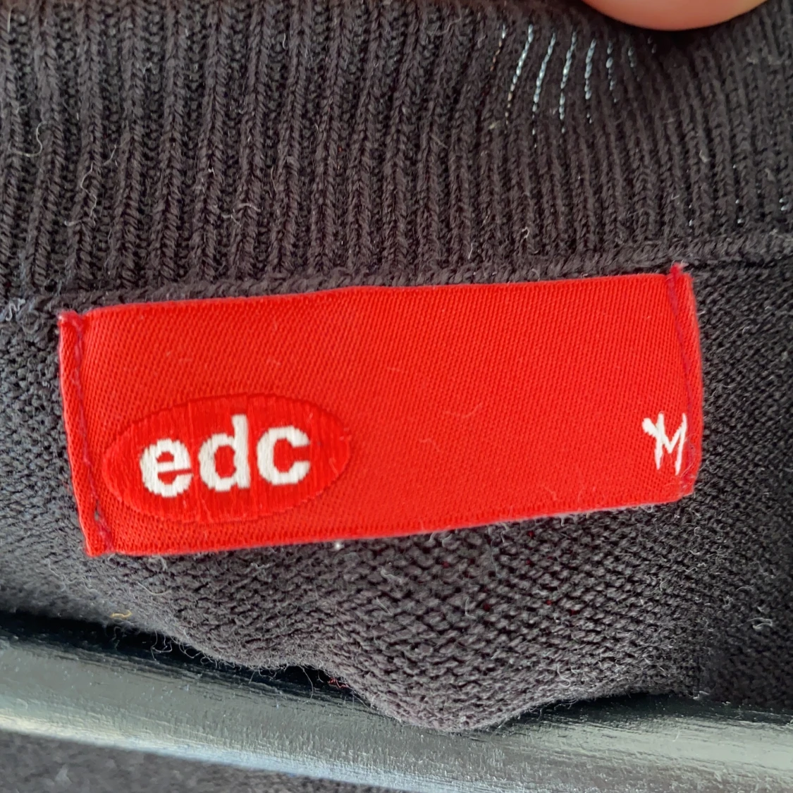 En svart pullover - 91