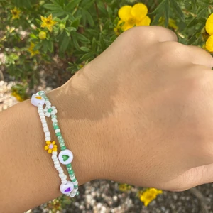 Armband  - Pärlarmband i olika färger 🐸 35kr gratis frakt (styck) Går att få i andra färger samt önskad längd. 