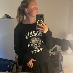Sweatshirt  - Morris sweatshirt, använd fåtal gånger. Storlek xs men passar absolut S/mindre M🤍frakt tillkommer! 