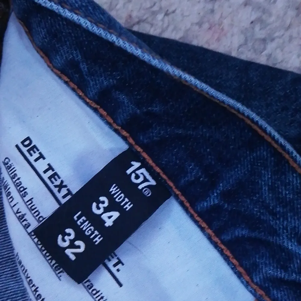 Byxor från lager 157 på kill avdelningen de är ganska stora och jag har klippt de där nere. Bra kvalitet . Jeans & Byxor.