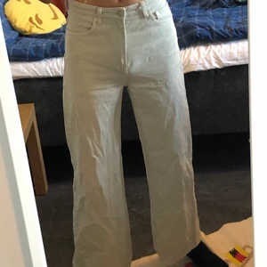 Weekday jeans - OBS! Jag kommer stryka jeansen innan jag säljer dem. Jeans (ace) från weekday. Använts några få gånger. I storleken 27/32