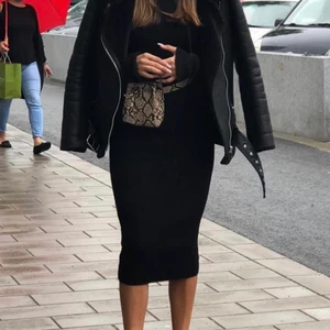 Väska - Säljer väskan. Från mango. 50kr 