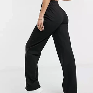 Byxor från asos - Fina byxor använda en gång och jag säljer för att jag helt missade att det var för folk med långa ben:) 