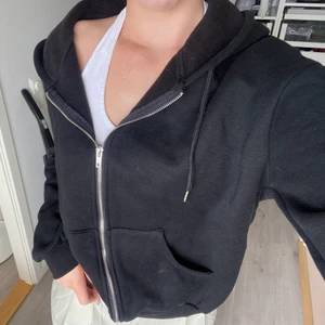 Hoodie  - Svart hoodie från Shein i storlek M