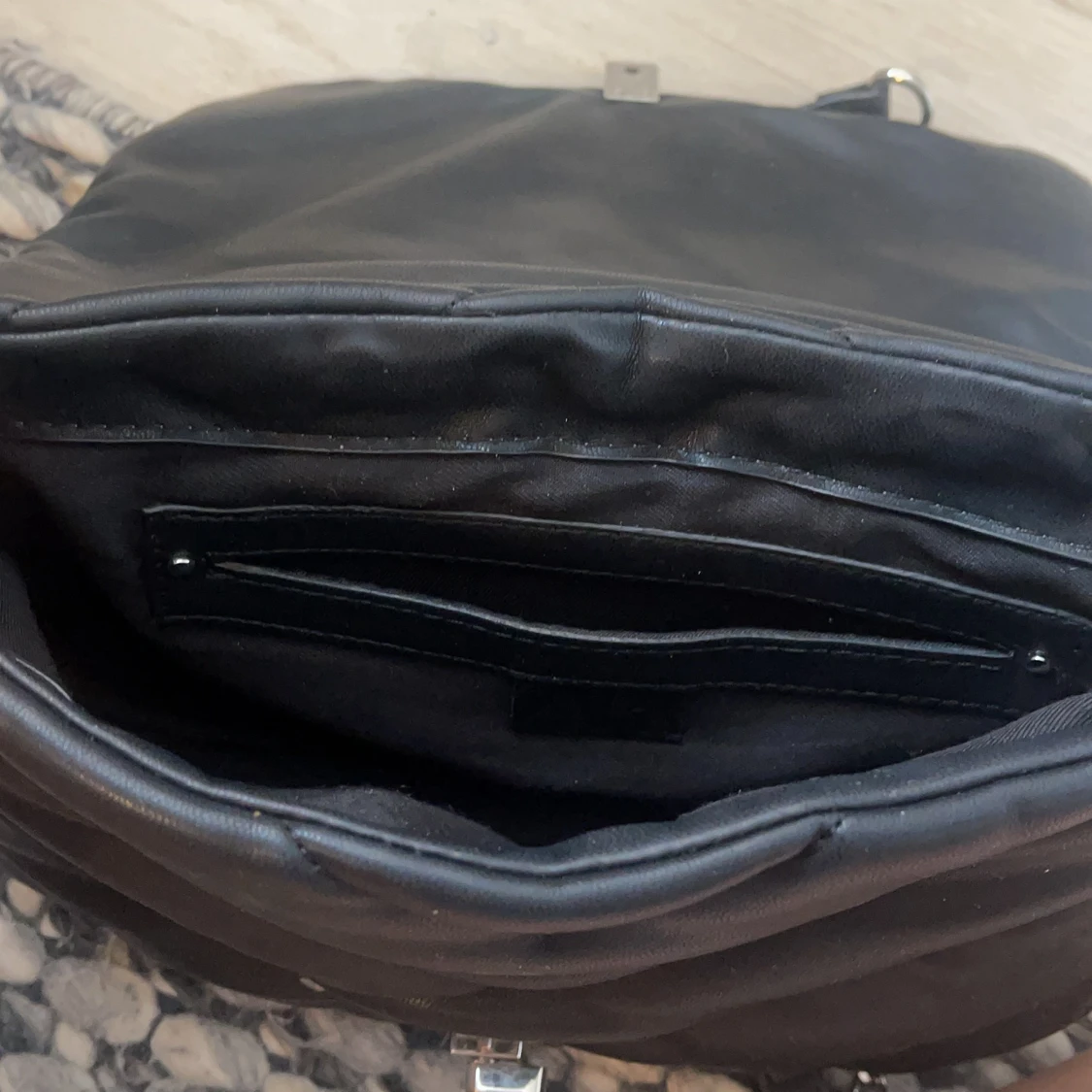 Väska med nitar - 91