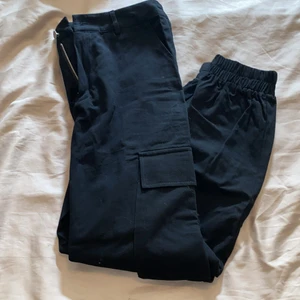 Baggie byxor strl M - Baggie byxor från Shien strl M. Hög midja. Oanvända. 