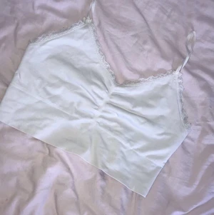 Bralette linne - Vet inte exakt vart jag köpt den men hittade den min garderob för ett tafsen och den har blivit för liten. Kan användas som ett linne men också dom en tränings bh.