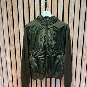 Moncler jacka/cardigan - Storlek S  - Moncler jacka i fint skick, storlek S. Gratis frakt! 