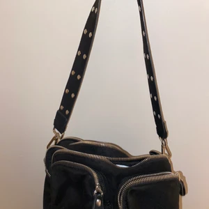 Väska Gina tricot  - Säljer den göra populära väskmodellen från Gina tricot!✨ 