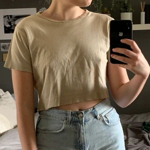 beige crop-top - Avklippt själv