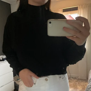 Polotröja  - Svart polotröja från Zara, köparen står för frakt💞💞