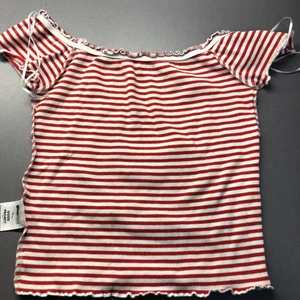 Topp - En fin topp ifrån gina, knappt använd bara legat i garderoben.