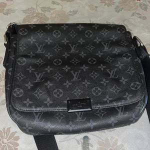 Loui vuitton väska i bra skick - Bra väska snabba cash 1 000