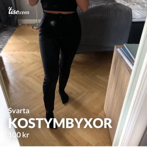 Kostymbyxor  - Svarta Ginatricot kostymbyxor i strl.32  Finns hål på insidan som jag har gjort för att knyta åt midjan (syns inte alls på utsidan!). Använda fåtal gånger och ser nya ut.
