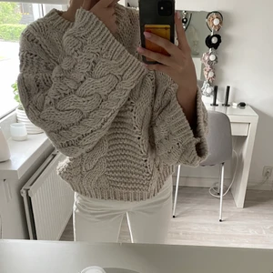 Stickad tröja - En supermysig stickad tröja från na-kd. Jättebra skick. Buda gärna i dm💕