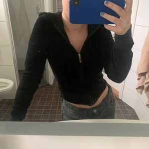 Juicy Couture kofta - Säljer denna jätte fina Juicy Couture kofta💗