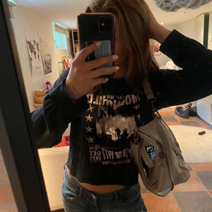 Svart tröja - Snygg svart tröja i Strl S från Gina tricot