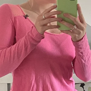 Rosa oddmollytröja  - Rosa oddmollytopp, köpt som sampel så den är unik💞🌸 Långärmad söt, fint skick💙