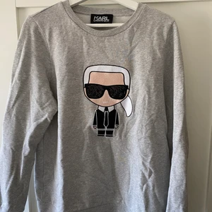KARL LAGERFELD - Aldrig använd, storlek L