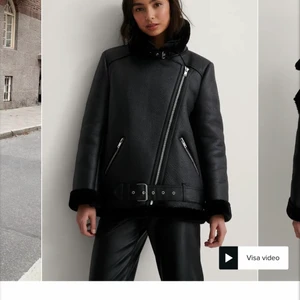 Jacka  - Superfin jacka från NA-KD, sparsamt använd så bra skick🤍 Nypris: 999kr 