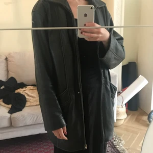 Skinnjacka äkta läder - En skinnjacka som är perfekt vår/sommar/höst. Köpare står för frakt.