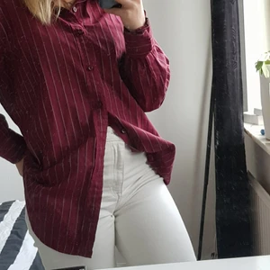 INTRESSE koll på min vintage Burberry skjorta (äkta). Limeted edition från tidigt 2000-tal. - Detta plagget hänger bara mesta dels just nu, jätte fin, fått av pappa då den är för liten, storlek L.              Priset går att sänka.       