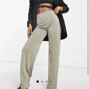 Breda byxor - Breda byxor från ASOS, helt nya! Säljer pga fel storlek