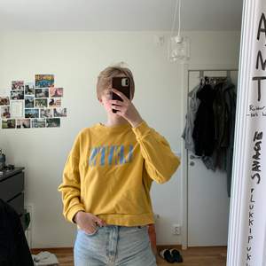 Gul sweatshirt från Levis