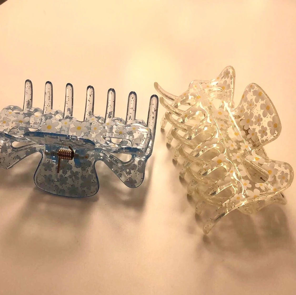 Hårklämma med blommor