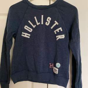 hollister sweatshirt köpt för 350kr säljs för 120kr plus frakt (pris kan diskuteras)