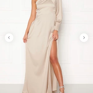 Balklänning - Jätte fin balklänning! Aldrig använd, tänkte ha till bal men hittade en annan som passade bättre.