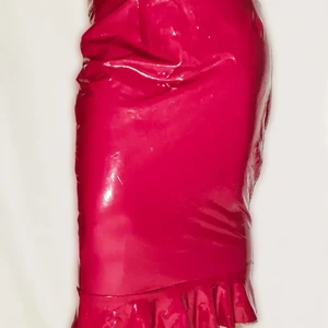 Super Cute Vintage Skirt - Cutest skirt in shiny material and Bordeaux.