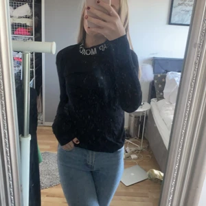Tröja från Cheap monday  - Spegeln som e smutsig ej tröjan!! Bra skick aldrig använd