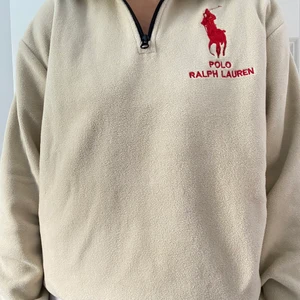 Eget - Helt ny i storlek S. Det är ett unisex tröja och kan därför användas av båda könen